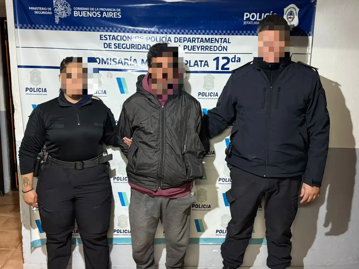 La víctima tenía un corte profundo en el cuero cabelludo y lesiones visibles.