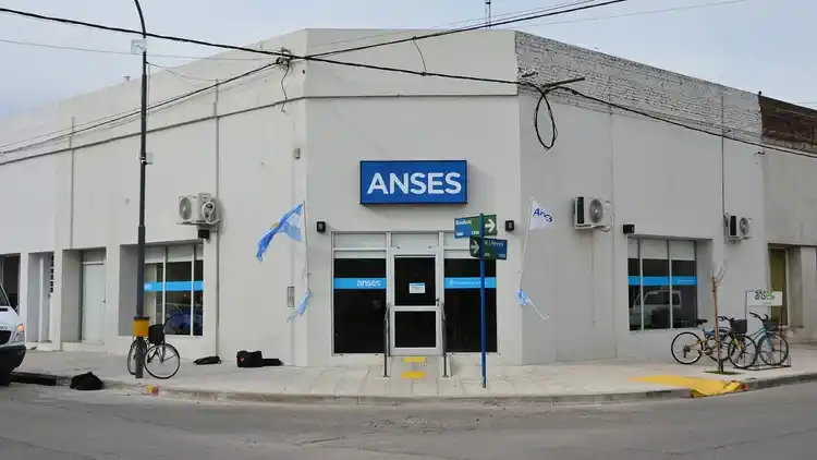 Cómo cobrar los $10.000 del Ingreso Familiar de Emergencia que decretó el Gobierno