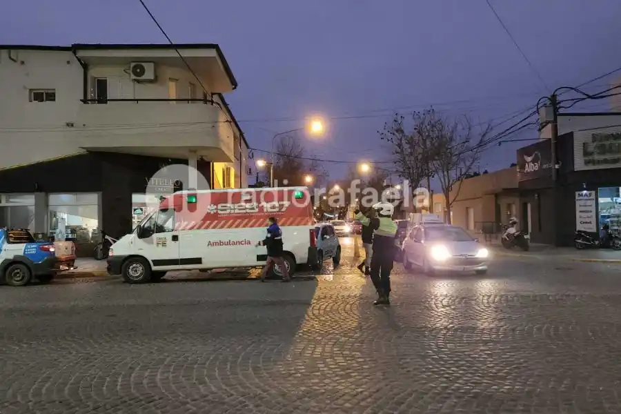 Accidente entre un auto y una bicicleta: un menor resultó lesionado