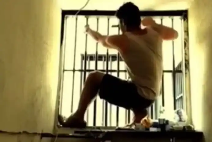 Video: el gobierno venezolano mostró la celda de Leopoldo López