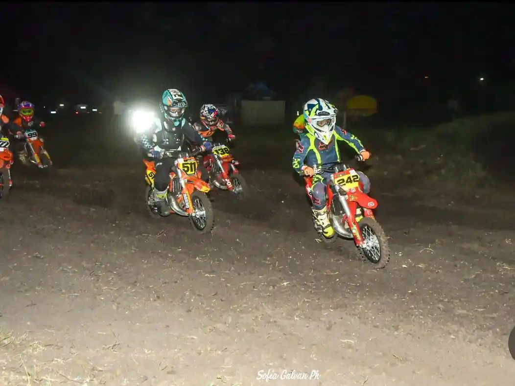 Valentino Bogue brilló en el Nocturno de Motocross de Colón