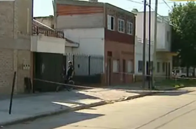 Crimen mafioso en Quilmes: Incendiaron una casa y mataron 3 personas
