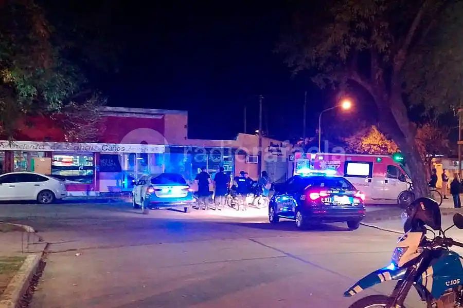 Fuerte accidente sobre Av. E. Salva terminó con una mujer de 43 años lesionada