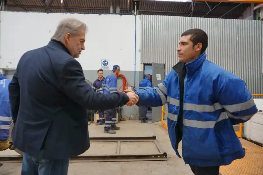 Mirabella en San Cristobal, en una de sus visitas a distintas localidades de la Provincia