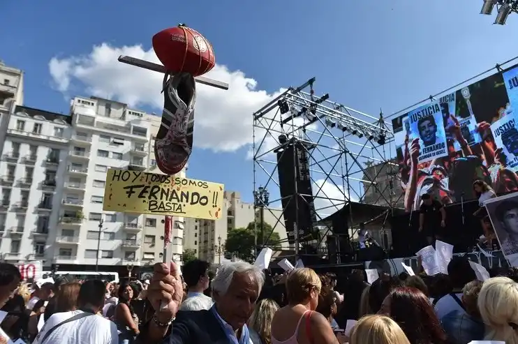 Justicia por Fernando: Multitudinaria movilización frente a la Plaza del Congreso