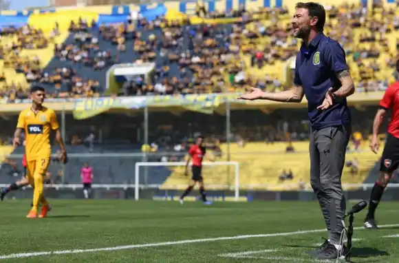 El director deportivo de Central admitió que si Cocca no continúa, el Kily González es la alternativa