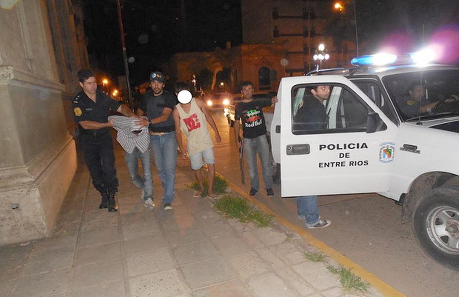 Detuvieron a cuatro delincuentes y secuestraron droga en Gualeguay