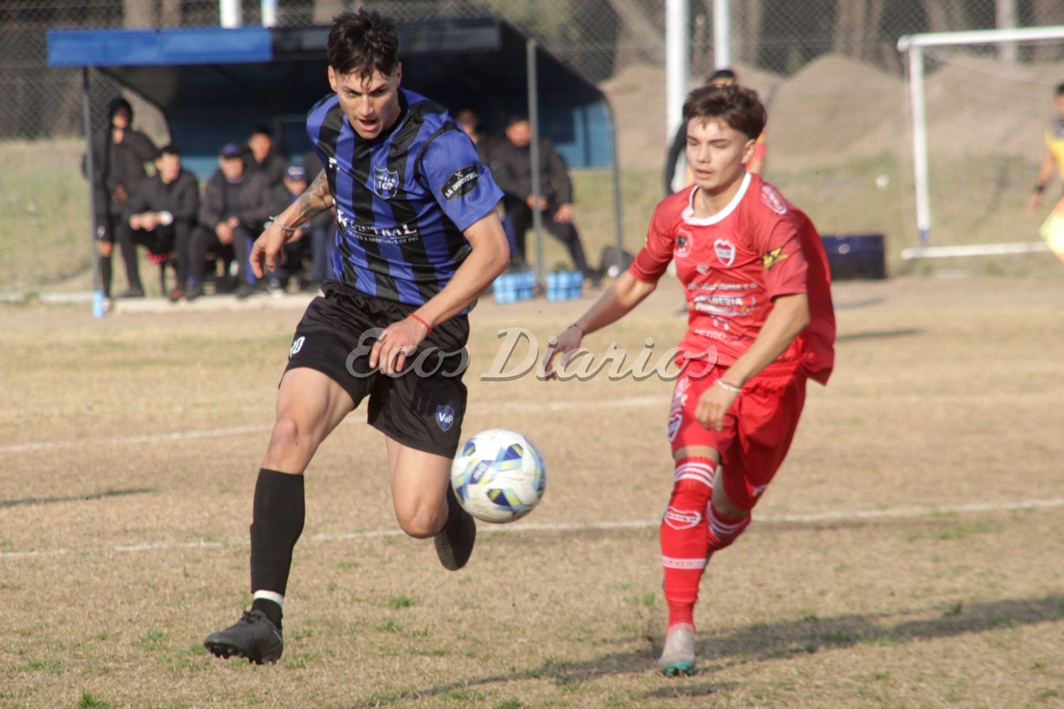 En velocidad. Leandro Blanes ante Franco Mier