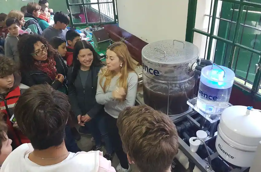 Estudiantes de secundario enseñaron a sus compañeros a potabilizar el agua