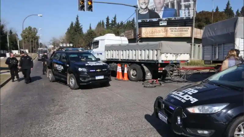 Un ciclista murió tras un choque con un camión en Rosario
