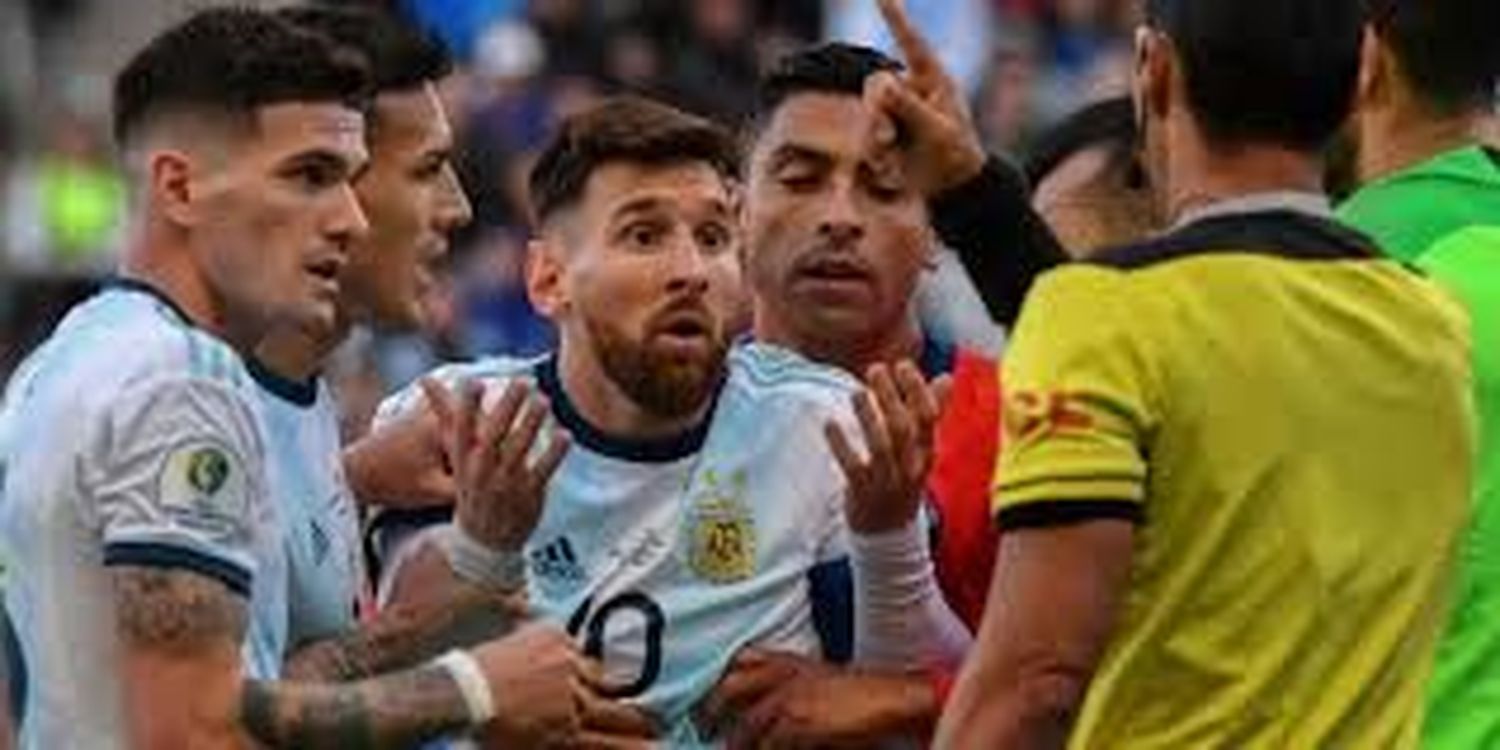 Suspendieron una fecha a Messi y lo multaron con 1500 dólares