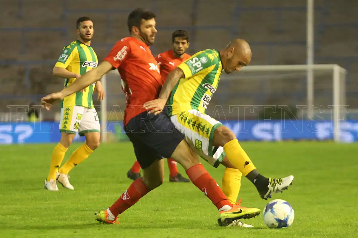 Brum o Gastón Díaz, la única duda de Perazzo para visitar a Racing