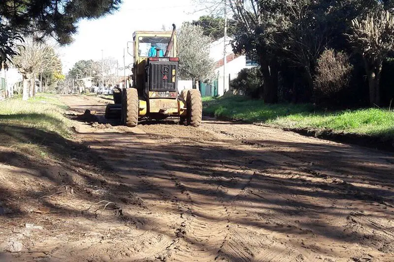 La Costa: Mejoran 260 calles en todo el Partido tras la gran cantidad de lluvia caída en agosto