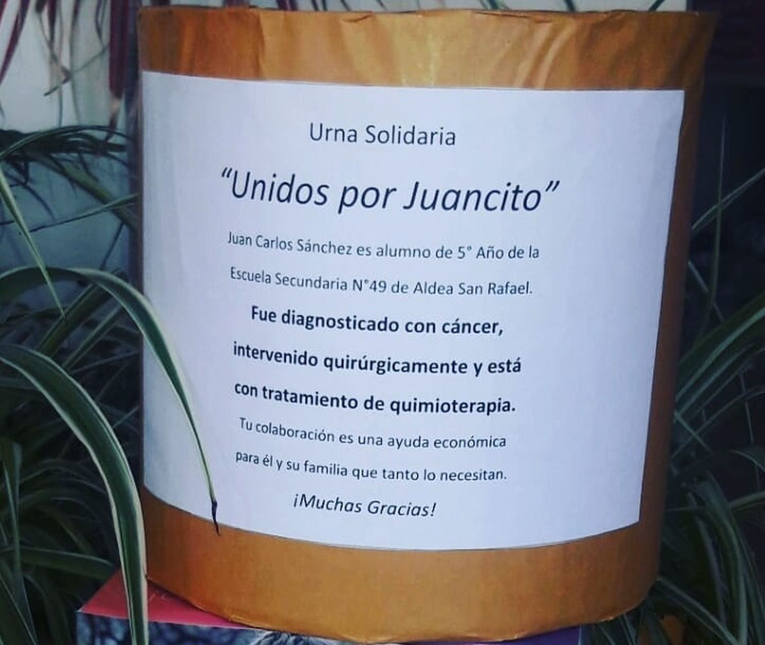 Juan tiene 16 años y necesita realizarse un costoso tratamiento para darle pelea al cáncer que padece