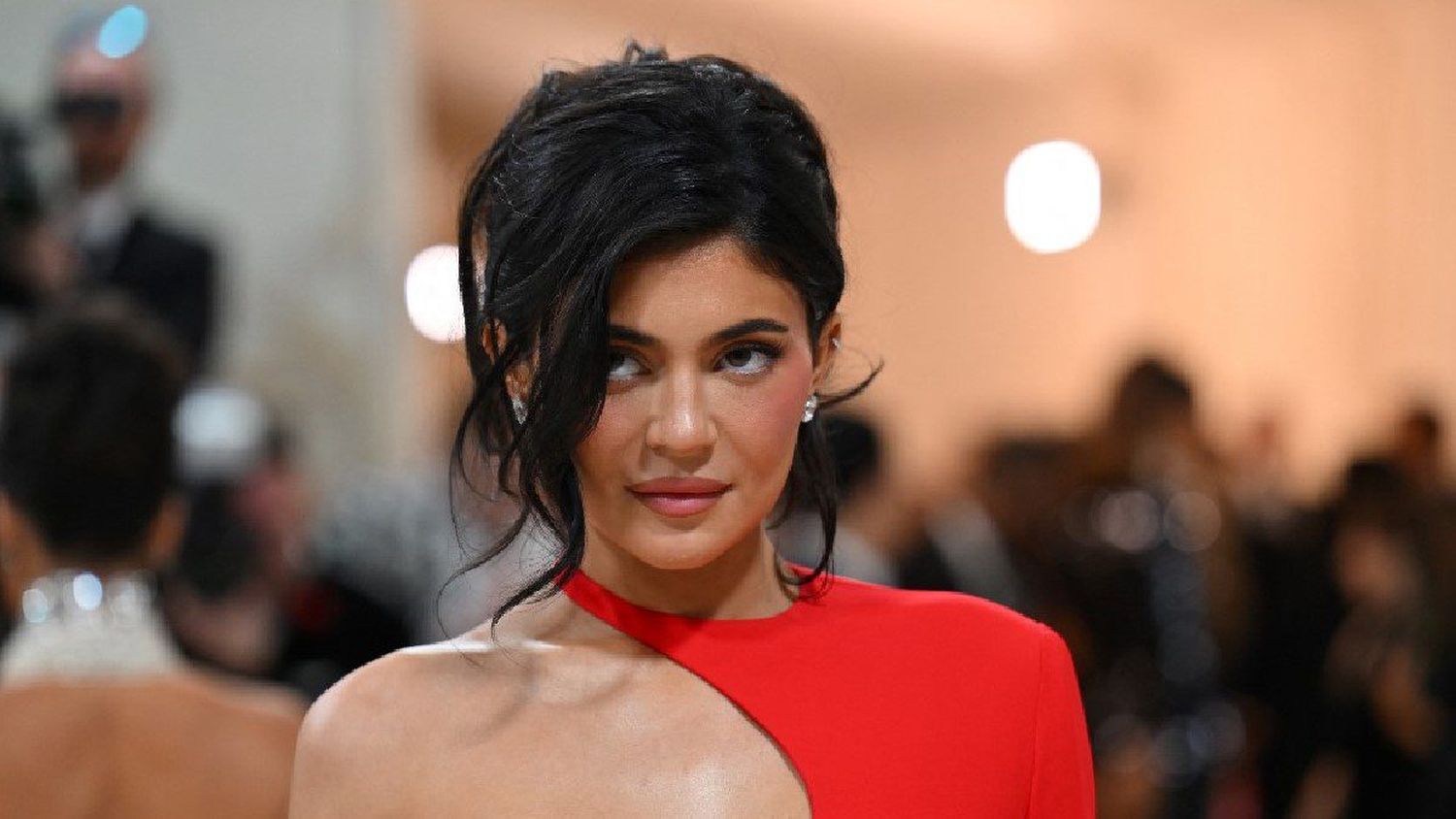 Kylie Jenner ya no esconde a su amor (Video)