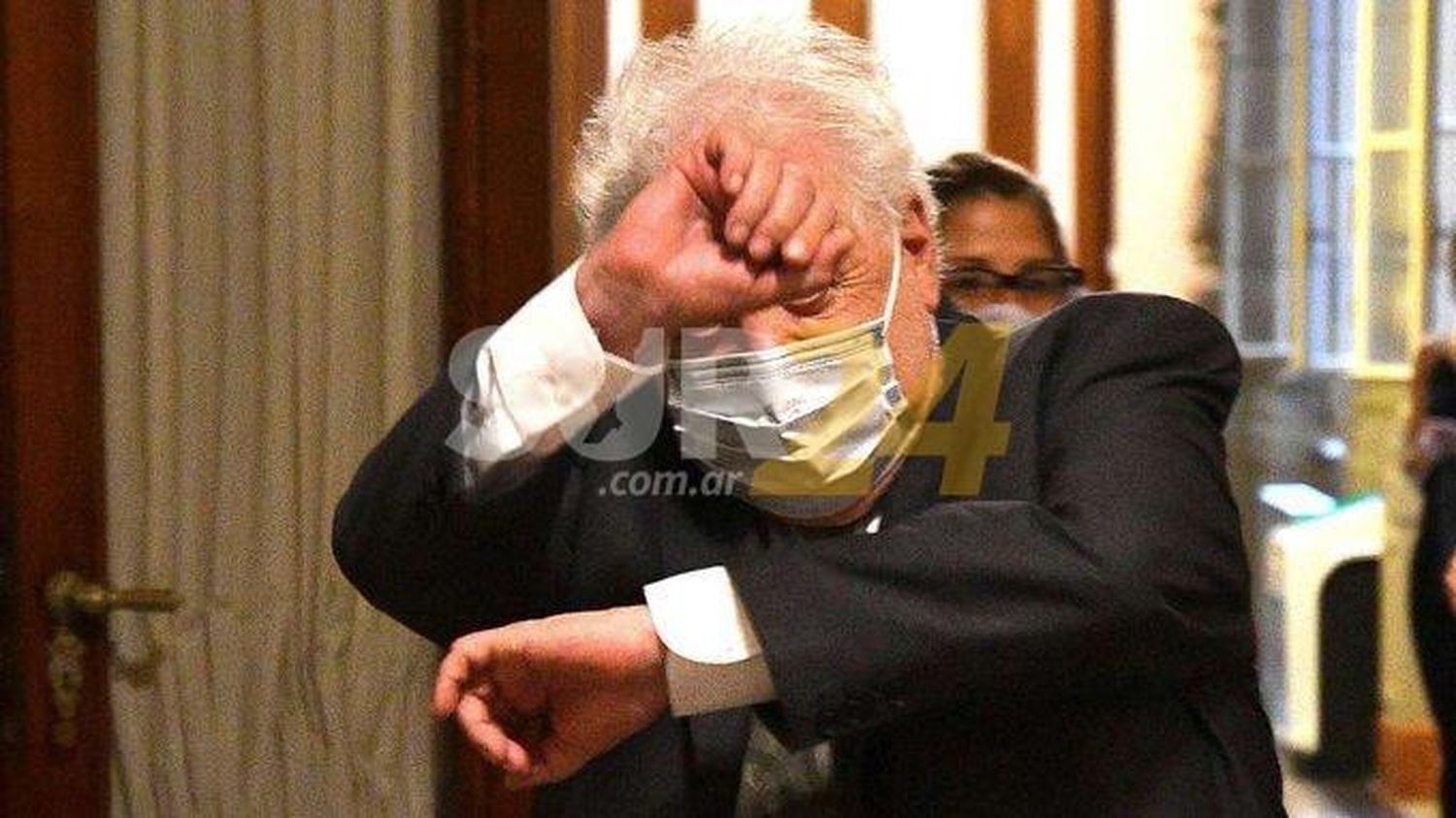 Insultaron a Ginés González García en un restaurante