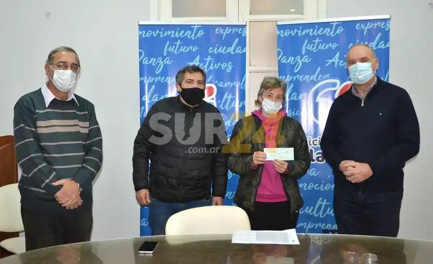 Villa Cañás: El Municipio entregó a la Escuela Técnica el dinero de las entradas del balneario