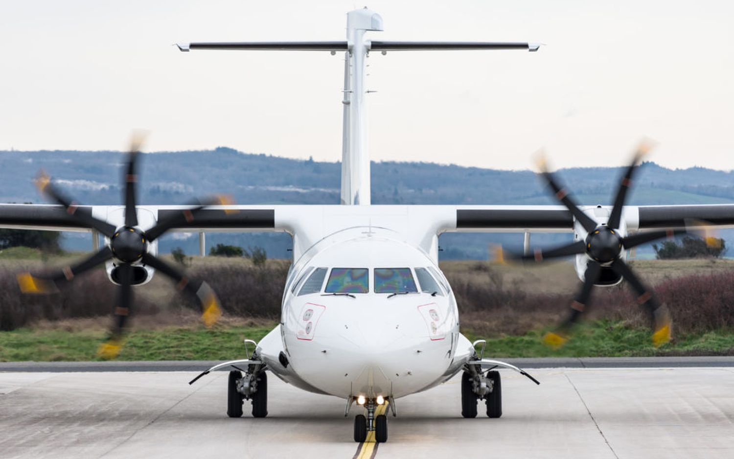 Universal Hydrogen and Amelia to convert three ATR 72-600s to be hydrogen-powered