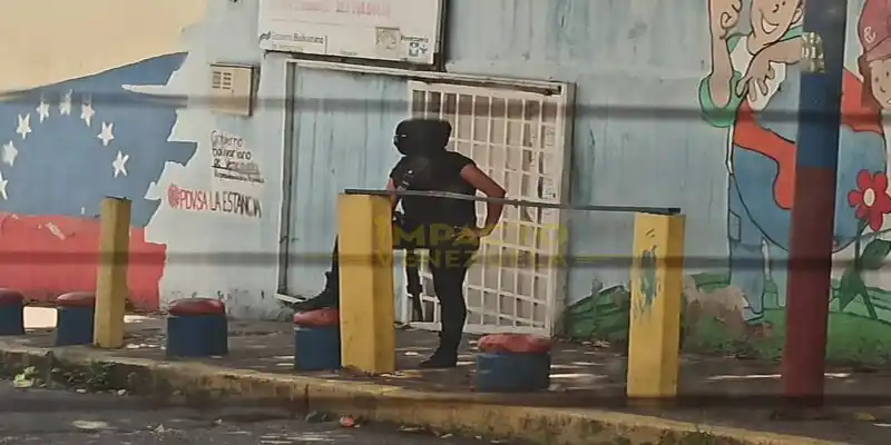 ¡Armados hasta los dientes! COLECTIVOS custodian E/S en Sarría (+Fotos)