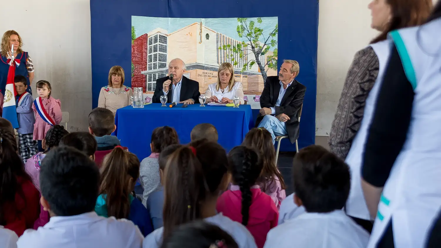 Lifschitz inauguró el museo didáctico de la escuela Primaria “Nicolás Avellaneda”