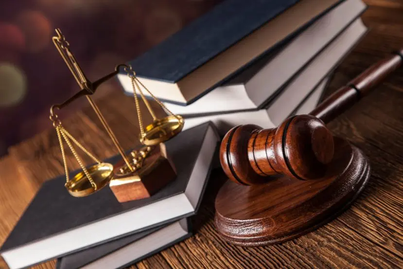 Aprueban ley que regula honorarios de abogados y establece topes