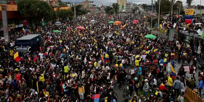 Paro en Colombia/ Jóvenes protagonizan marchas pacíficas y multitudinarias (+Balance)