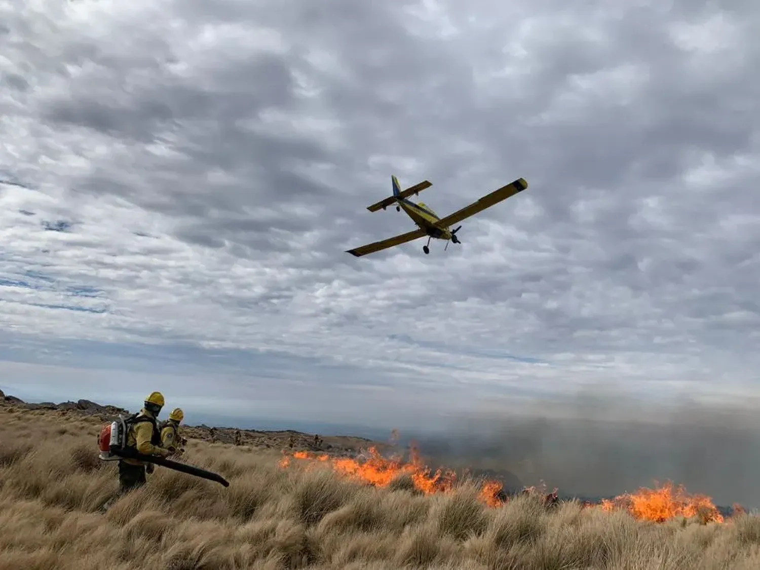 En los últimos 27 días, más de 4.000 personas de distintas reparticiones combatieron los incendios.