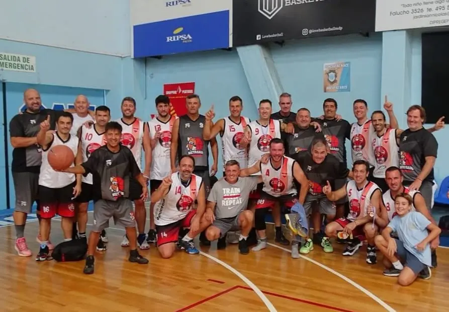 Los planteles de Metasado, campeones del Torneo León Najnudel