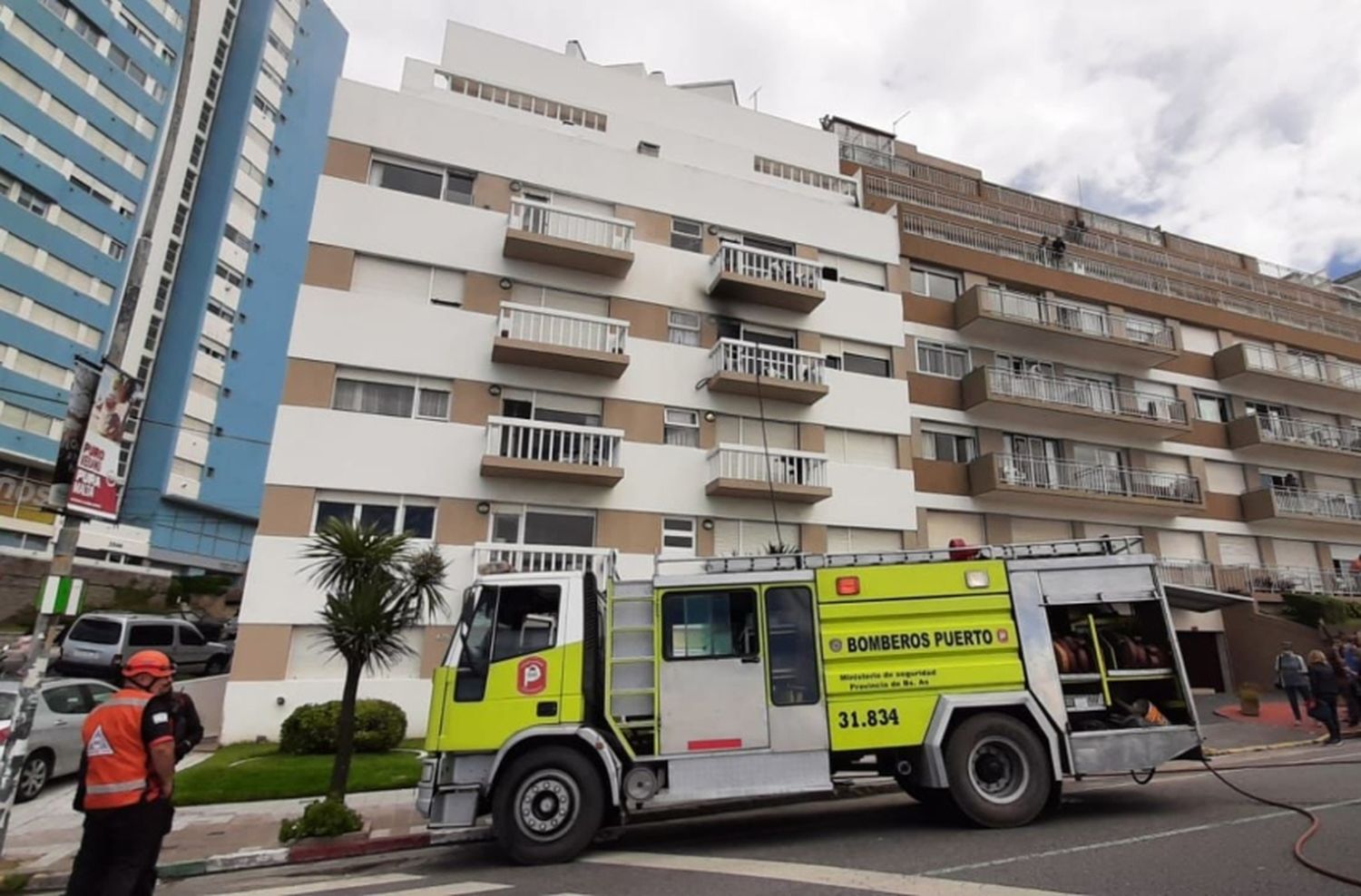 Susto en un departamento frente a Cabo Corrientes por un incendio