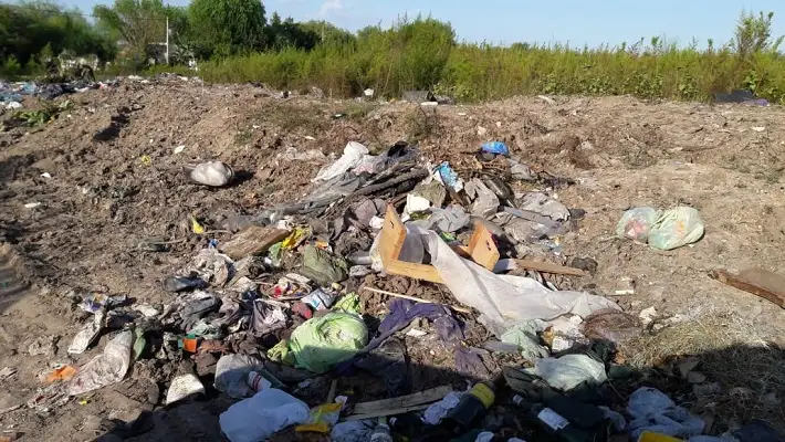 Microbasurales: Pese al trabajo y las campañas, no pueden erradicarlos