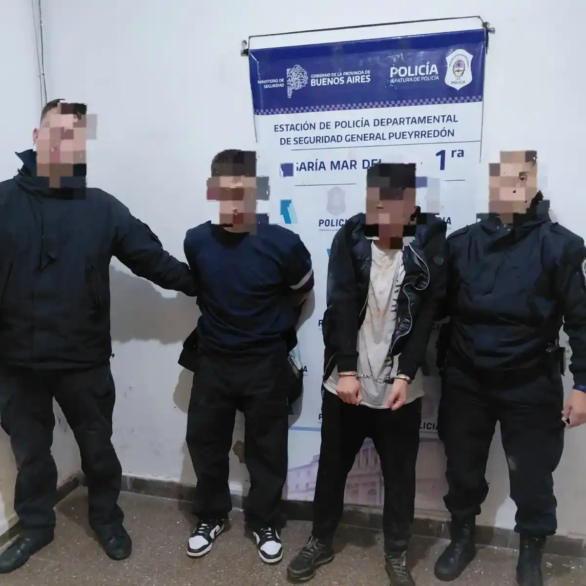 Tres jóvenes fueron aprehendidos por el robo a una camioneta en Playa Grande