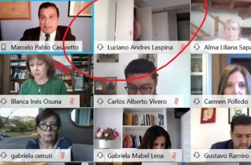 Peligro en tiempos de homeoffice: un diputado se cambió en plena sesión y fue advertido por Jorge Rial