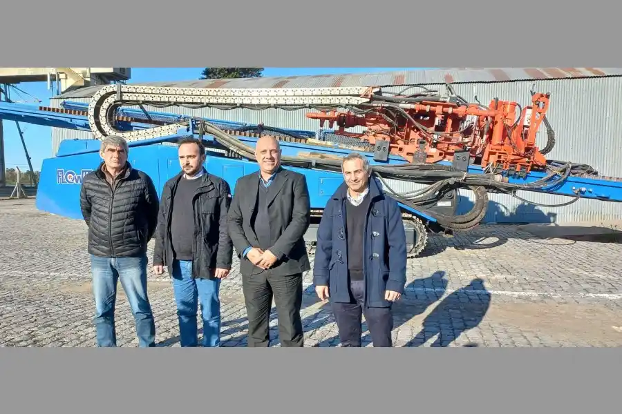 El presidente y vicepresidente de Enerfe, Juan D’Angelosante y Juan Cesoni; el representante de la empresa Flowtex y el presidente del Puerto de Santa Fe, Carlos Arese.