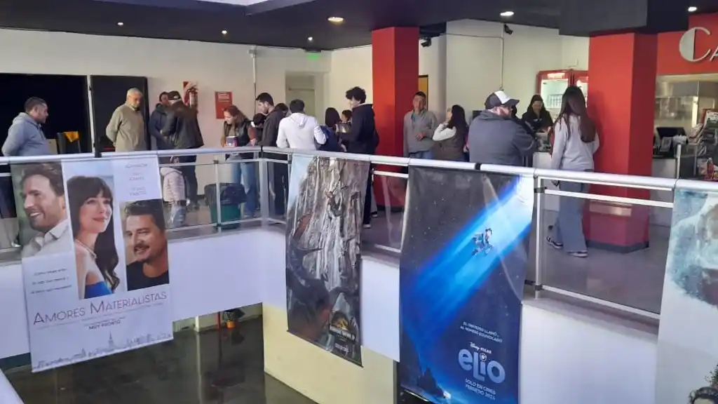 El cine en el shopping permite mayor concurrencia y dinamismo comercial.
