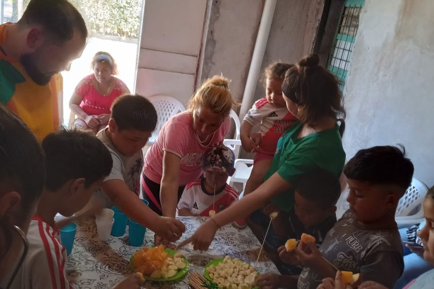 A través del "Club Vitamina" buscan reforzar el consumo de frutas en niños