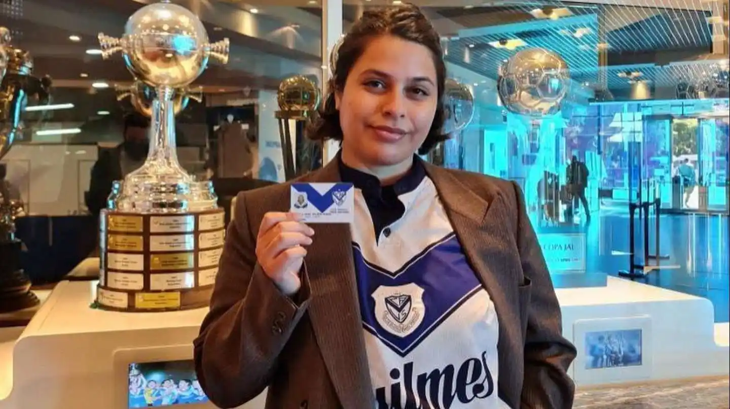 Naimid Cirelli se convirtió en la primera persona no binarie en tener un carnet de socio de un club de fútbol que refleja su identidad de género autopercibida