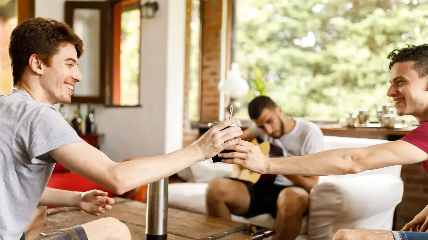 Día del Amigo: cómo las buenas amistades protegen la salud y pueden ayudar a vivir más