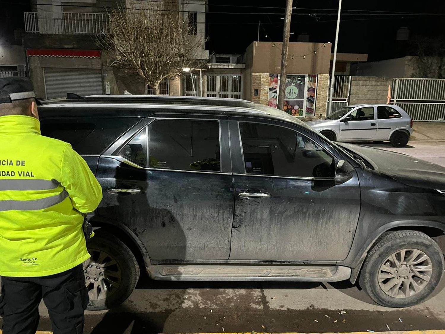 Toyota SW4 con su cédula de identificación aparentemente apócrifa al igual que las placas del dominio.