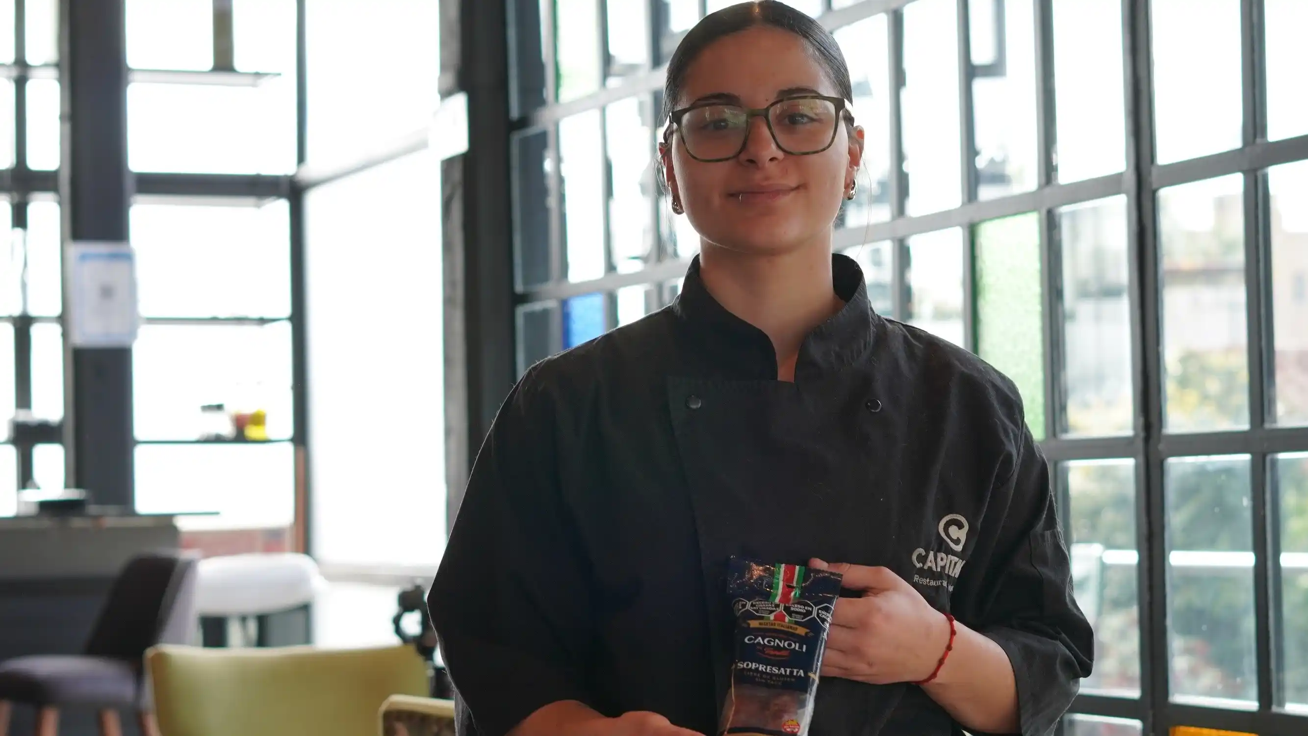 Capitano y su curioso "Sorprepesto", en el primer capítulo de la busqueda del sándwich tandilero