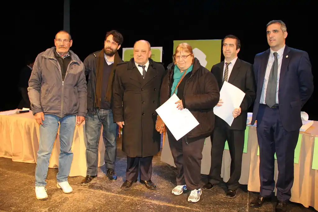 Más de 400 familias recibieron la escritura de sus viviendas