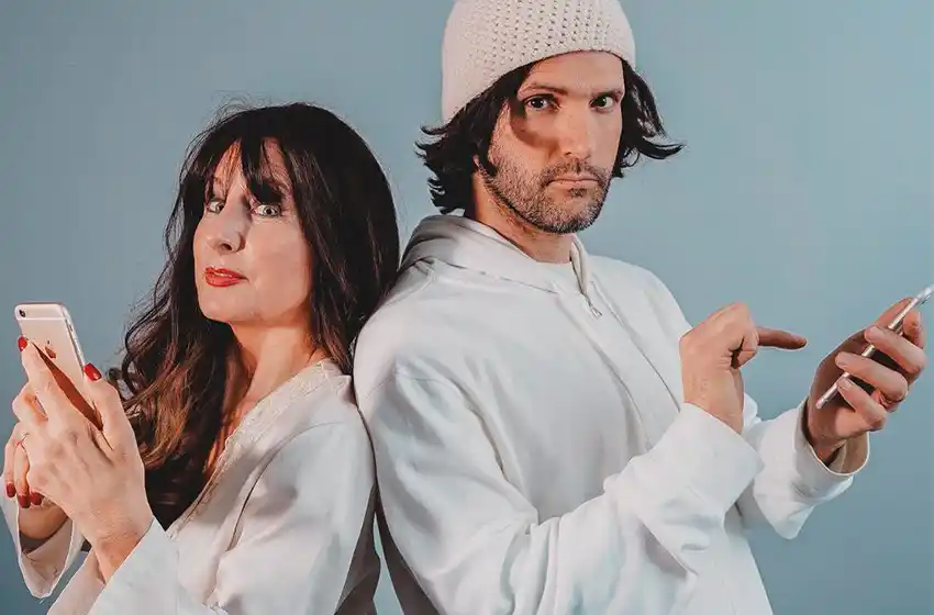 Actualizados: una obra para ¿reconfigurar? la pareja a pura risa