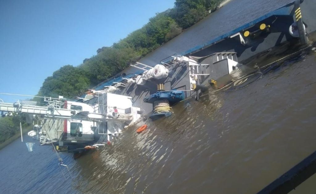 Se hundió un remolcador tras chocar contra un buque en el Río de la Plata