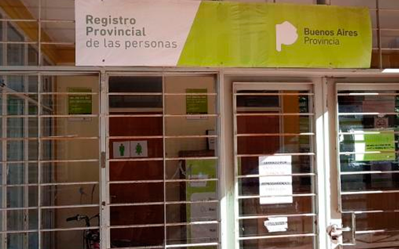 “Maltrato” en el Registro Civil: la odisea de una mamá con dos bebés para hacer un trámite