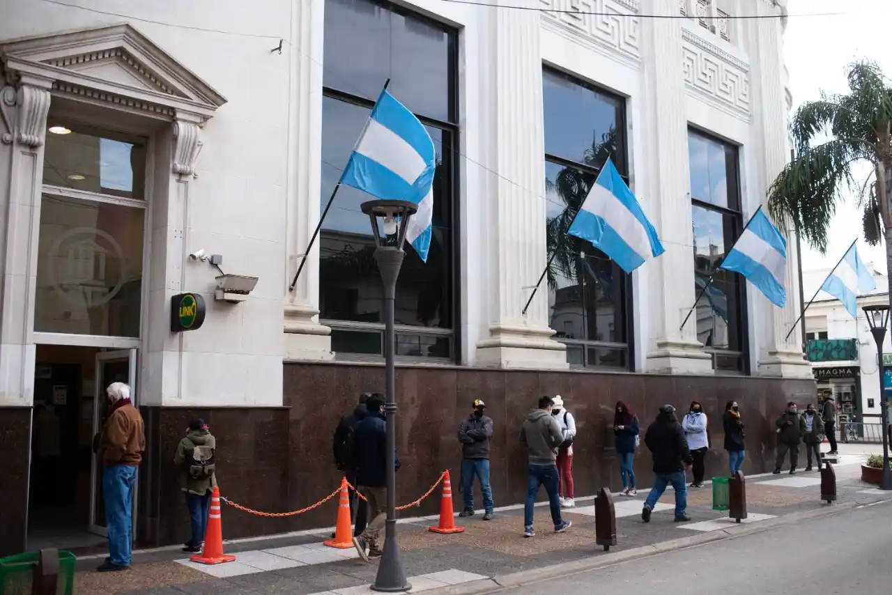 El Gobierno oficializó el tercer pago del Ingreso Familiar de Emergencia de $10.000