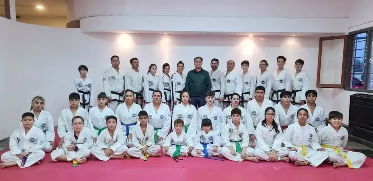 Taekwondistas marplantenses. Que estarán compitiendo ante los peleadores locales