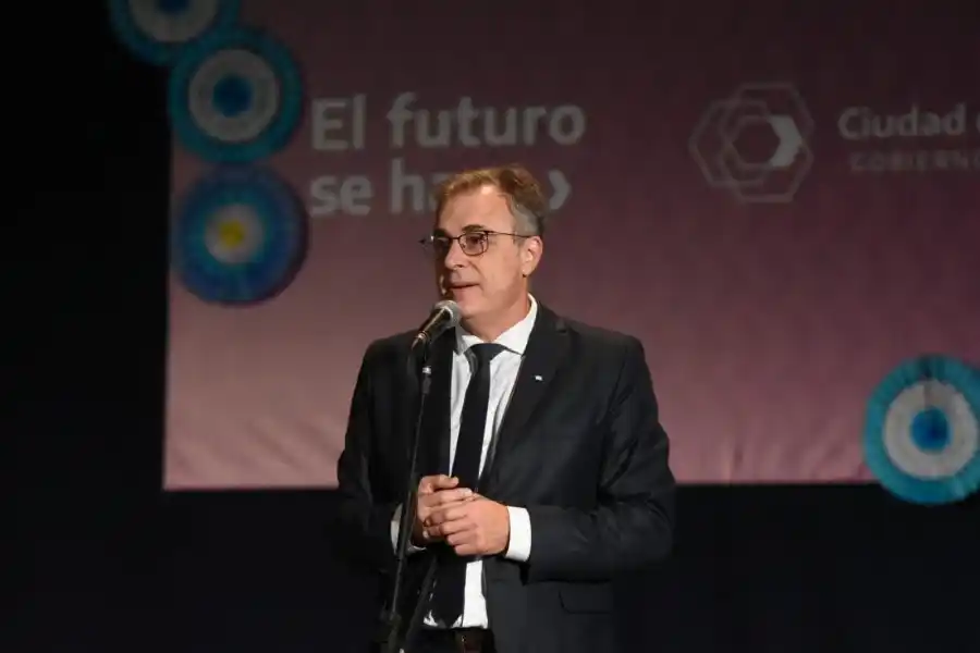 Castellano encabezó el acto oficial por los 213 años de la Revolución de Mayo