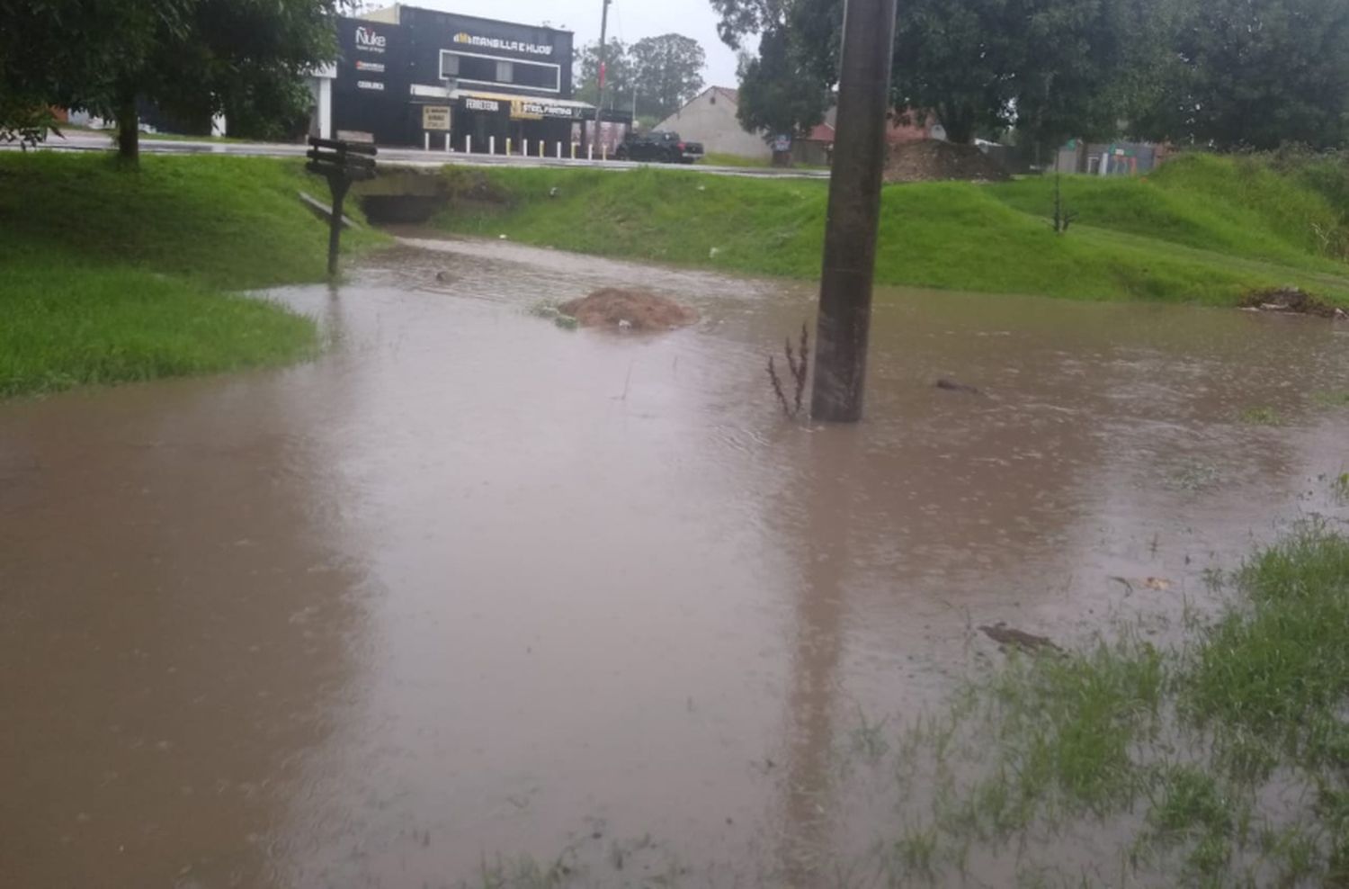 Parque Independencia: el eterno problema de las inundaciones y calles intransitables