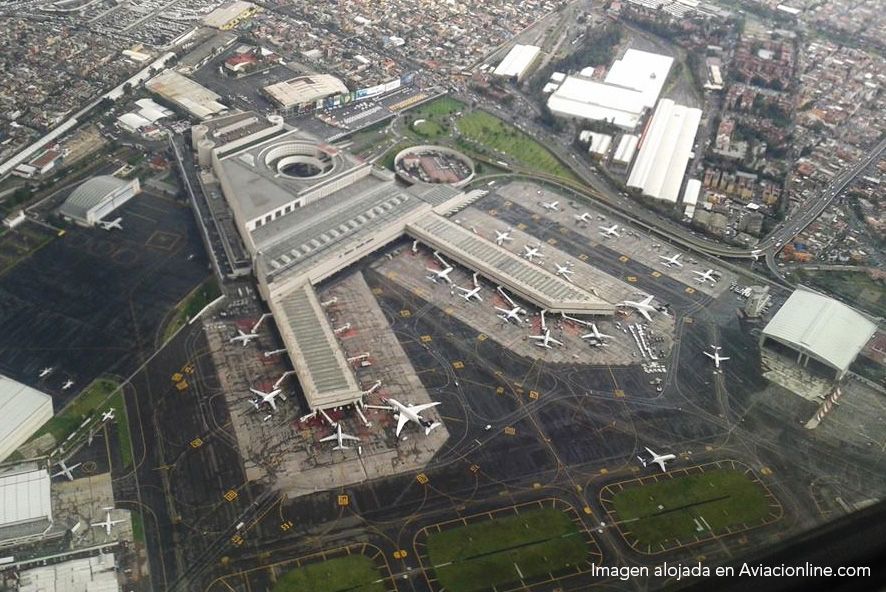 Demoras en el AICM: Profeco apunta a Aeroméxico y la aerolínea se defiende