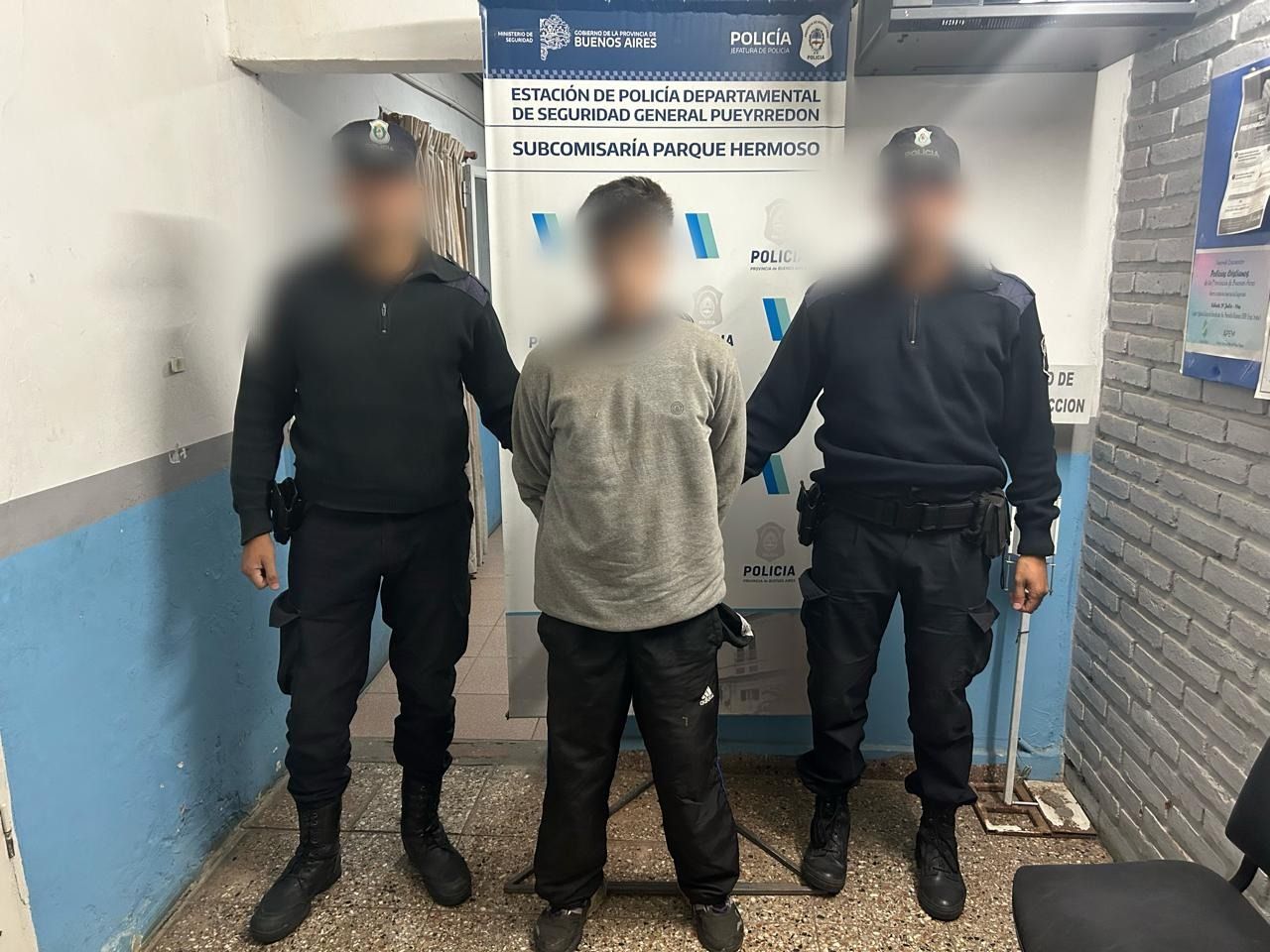 En el intento por detener al malviviente, el hombre recibió un duro golpe en su rostro que le generó escoriaciones leves.