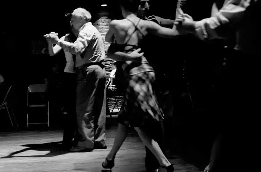 Fuertes críticas contra el protocolo feminista que busca terminar con el machismo en las milongas